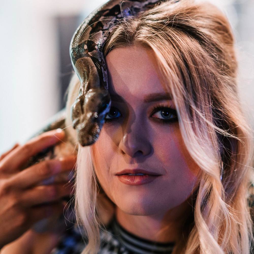 Meet your Posher, Izabelle